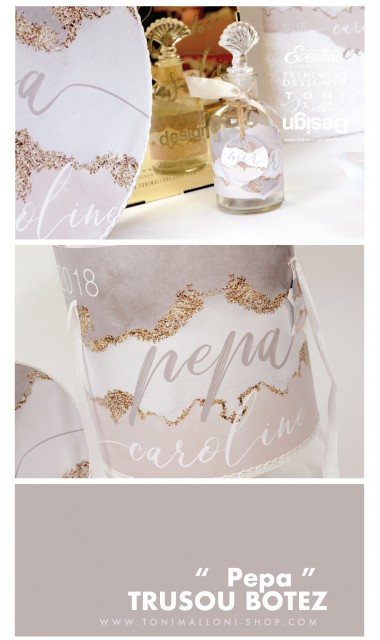 Trusou botez brodat pentru fetite cu o nota eleganta de gold si crem, Pepa 1